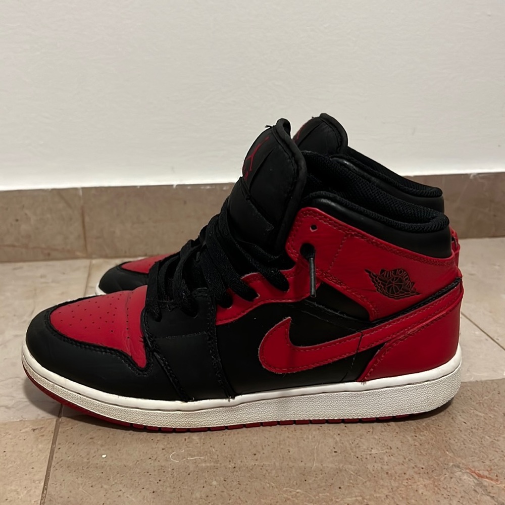 Jordan 1 mid Reverse Bred